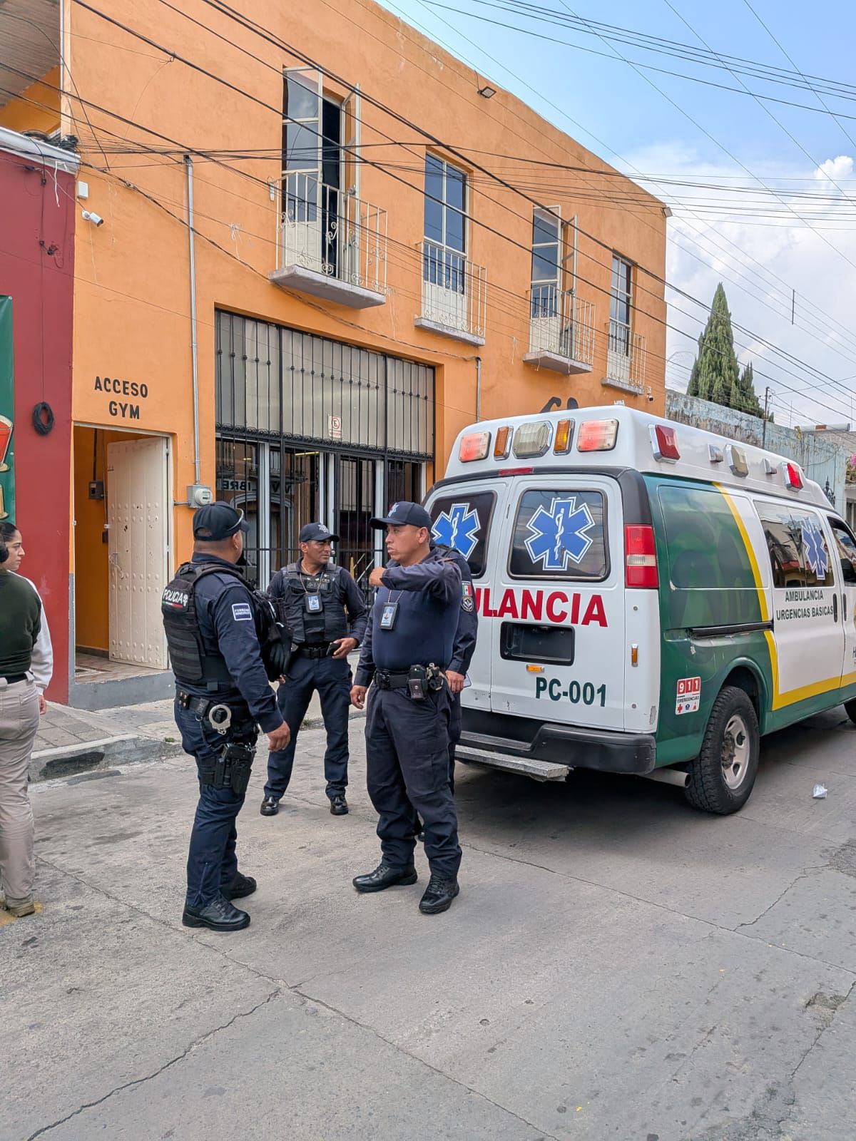 Atienden cuerpos de seguridad reporte de persona lesionada en gimnasio de Huamantla